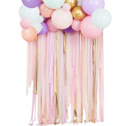 Guirlande de ballons et rideau pastel